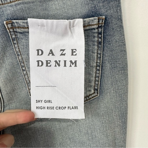 NWT Lulu’s Daze Denim Shy Girl Light Wash Distressed High Waist Crop Fla… - Picture 7 of 8